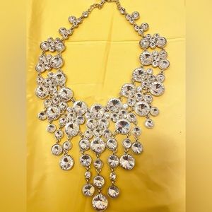 Women’s oversized necklace